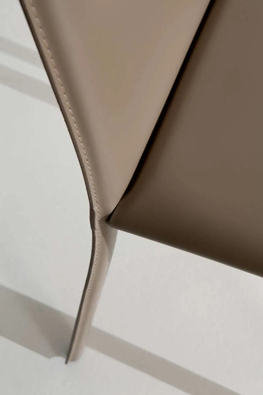 chaise salle à manger design cuir