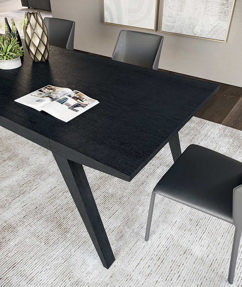 table en bois noir rectangulaire