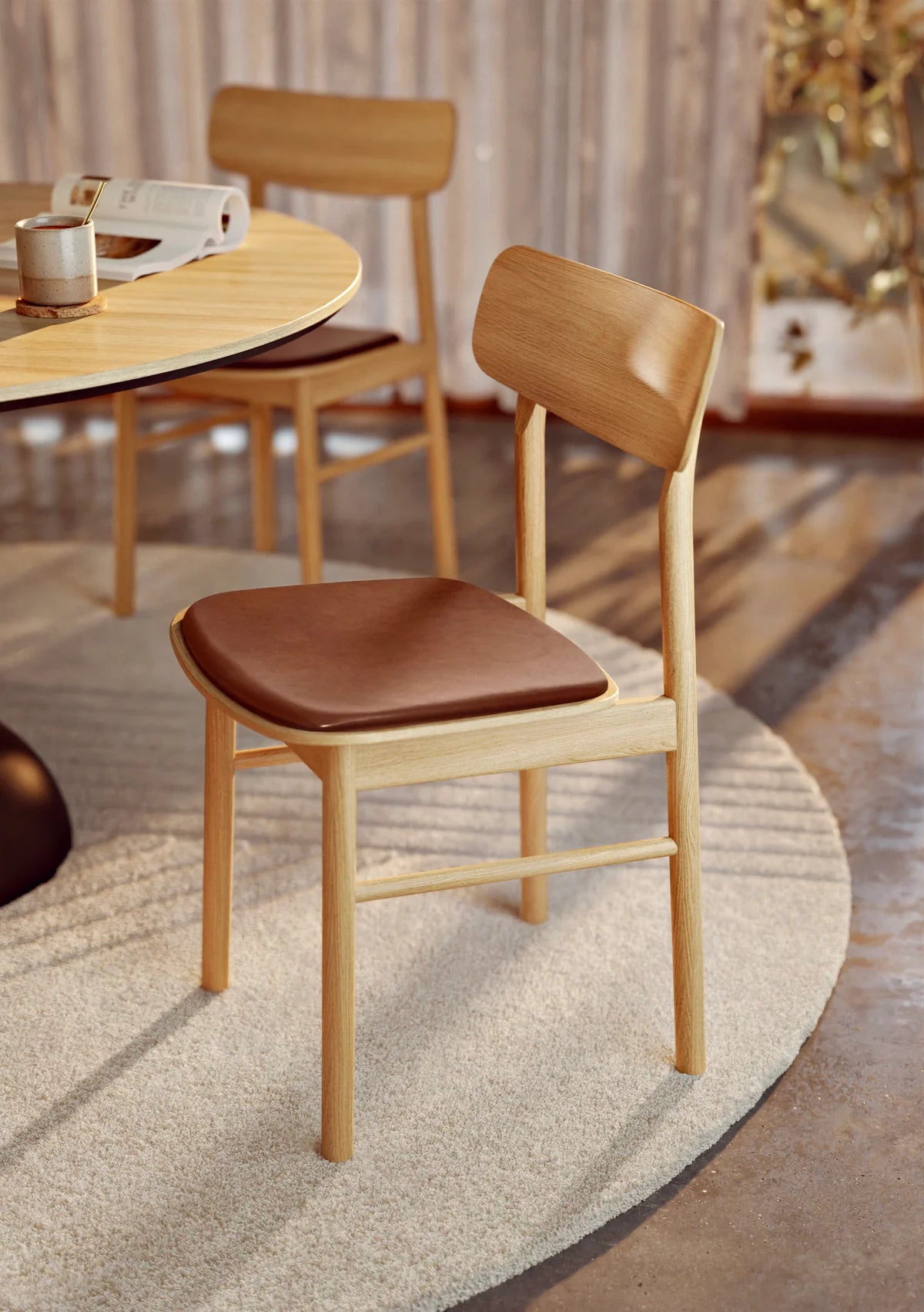 Chaise--Bois-Clair-Massif-interieur
