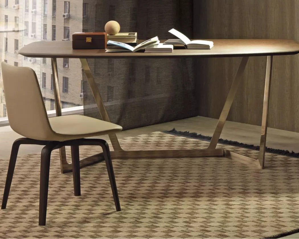 Chaise-Cuir-Bois-Vintage-salon