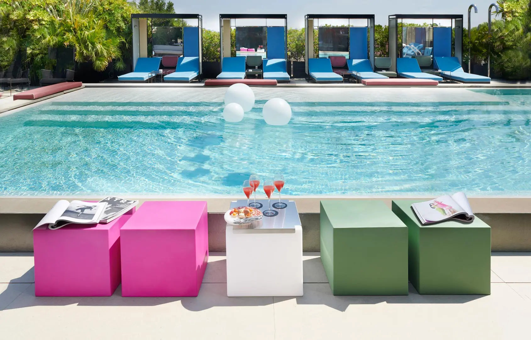 Cube_Plastique_Table_Basse