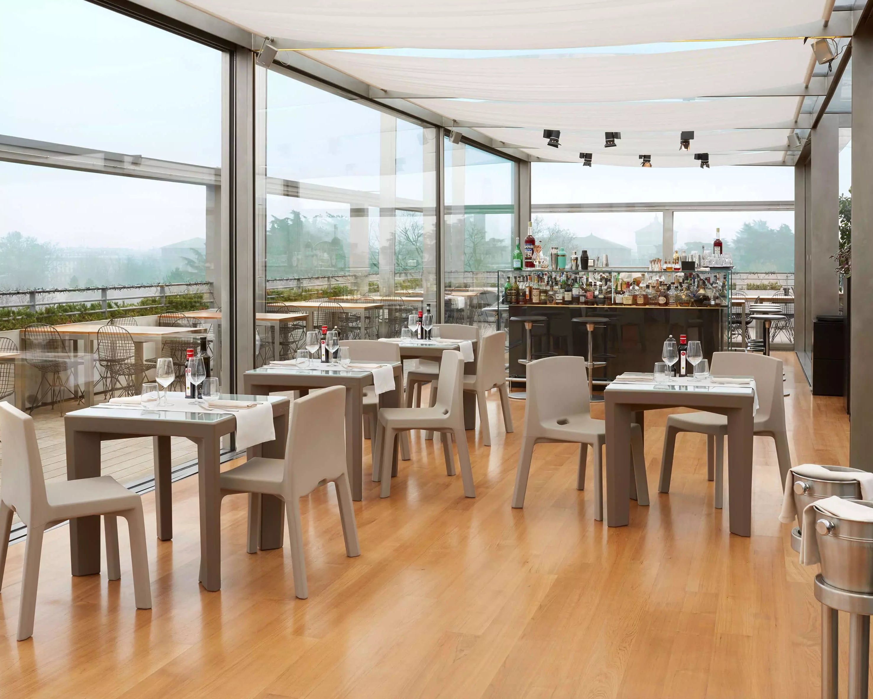 Petite_Table_Carre_Plastique