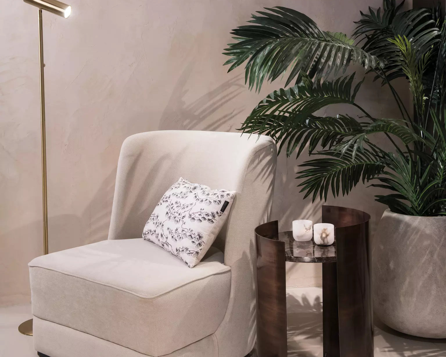 Table-Appoint-Salon-Design