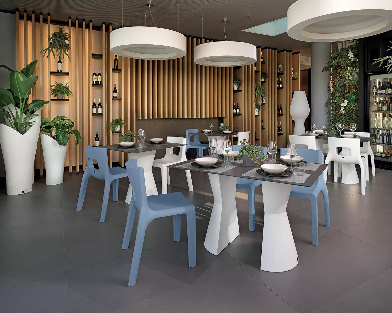 Table-Chaise-Plastique-salonebp