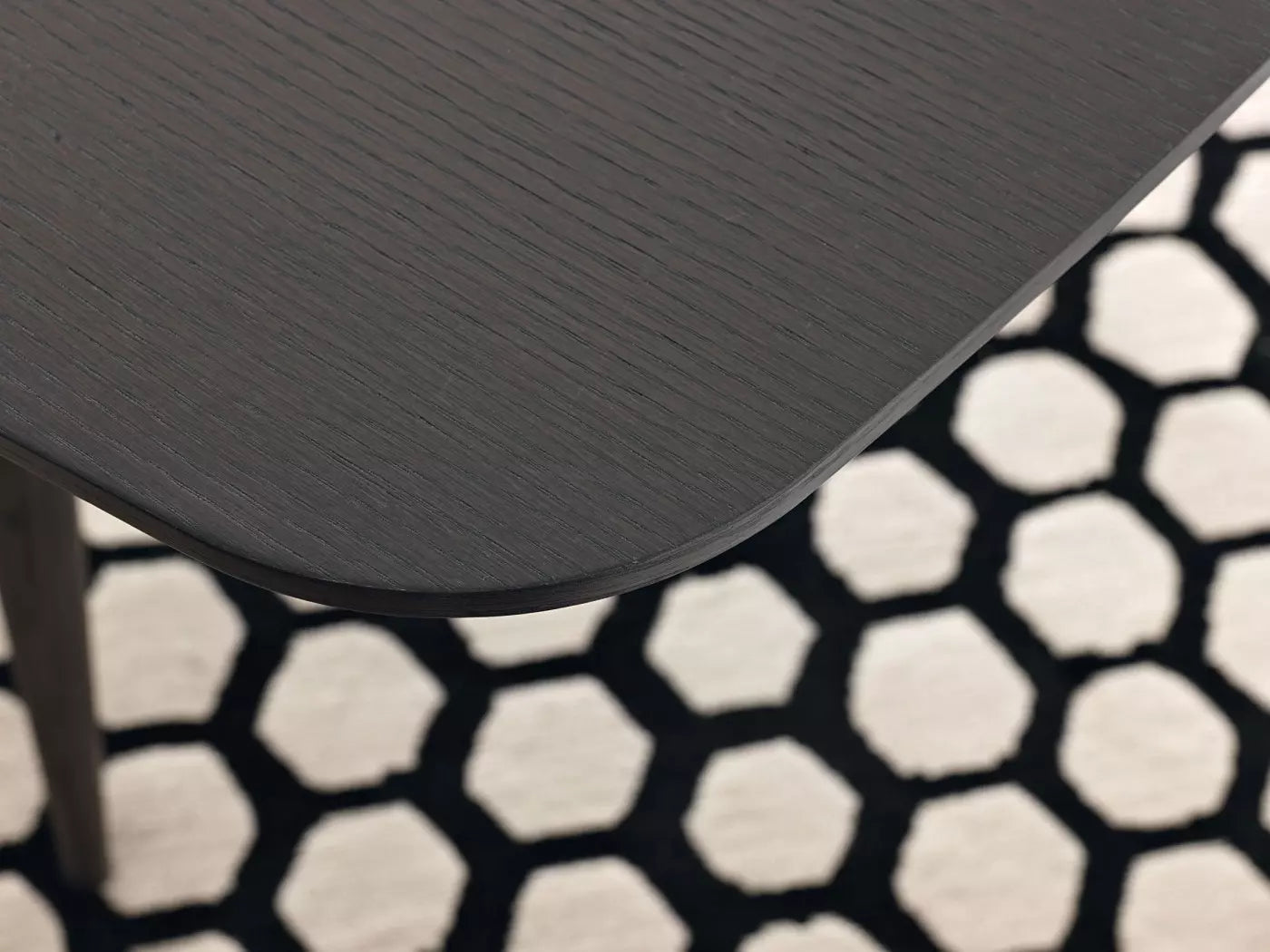 Table-Repas-Marbre-Noir-detail