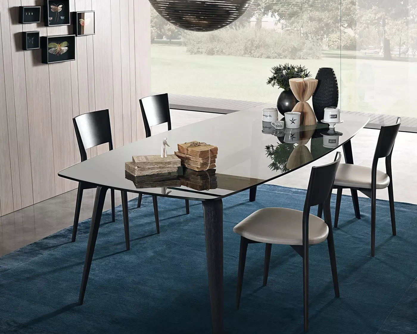Table-Repas-Verre-Fume-Noir-Design-interieur-italien