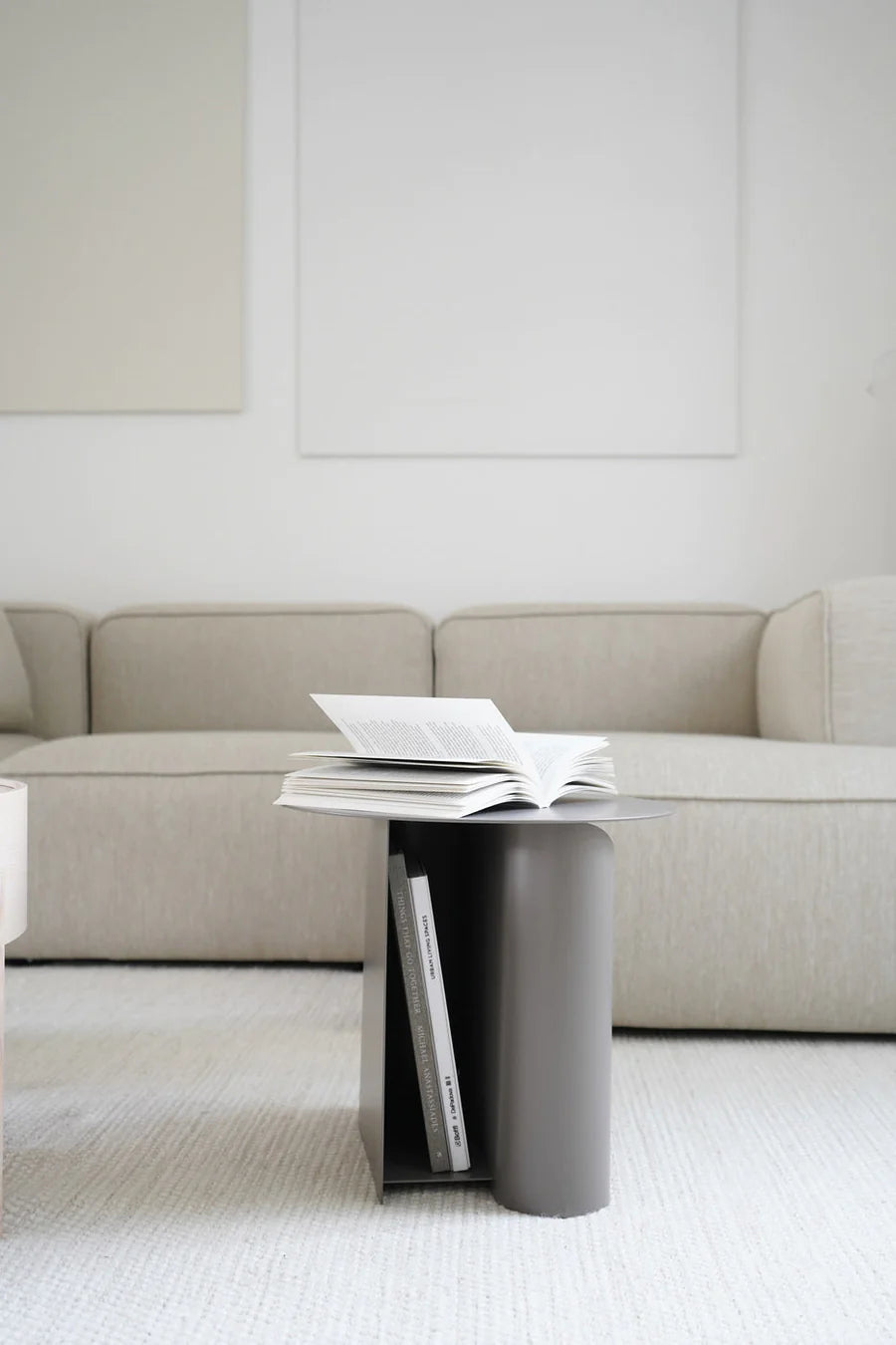 Table-d_Appoint-Rangement-pour-Livres-design