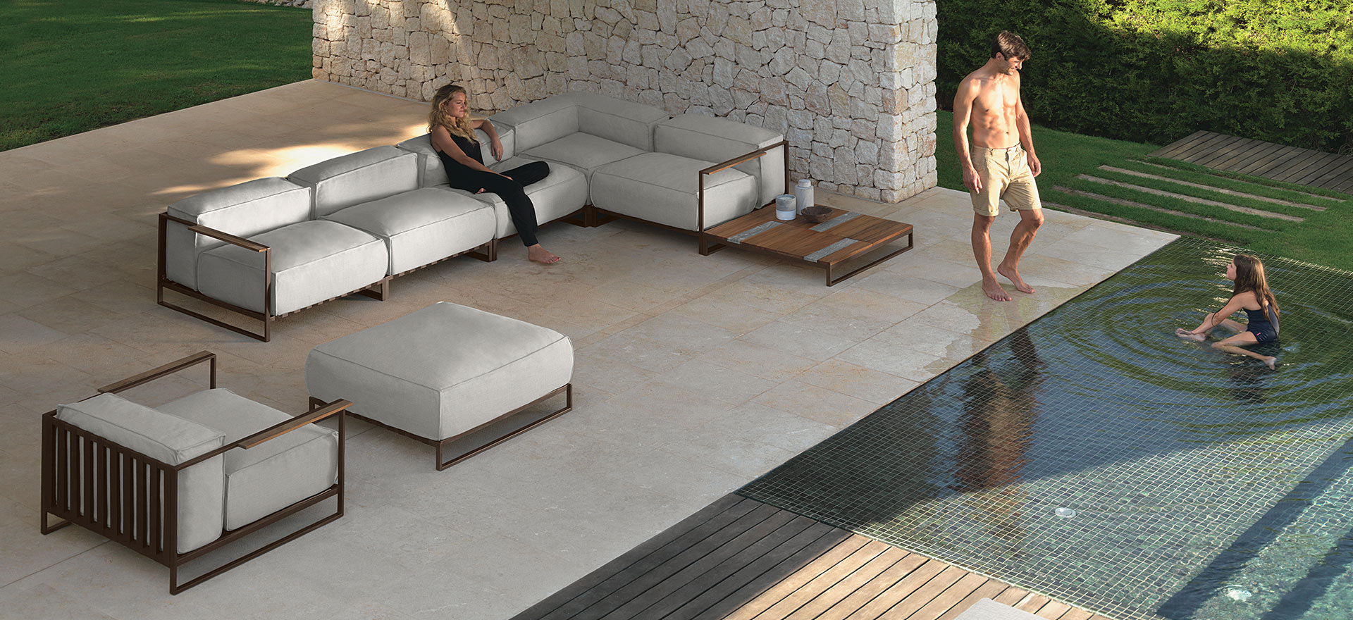 CASILDA_TABLE_CHAISE_SALON_JARDIN