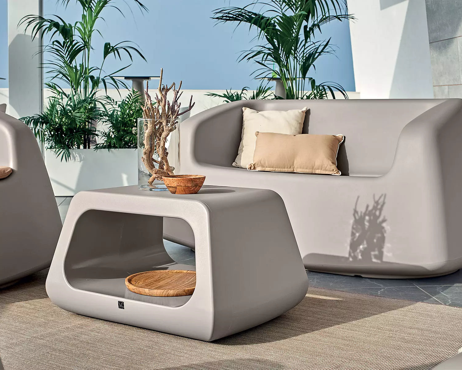 table-bassse-exterieur-plastique