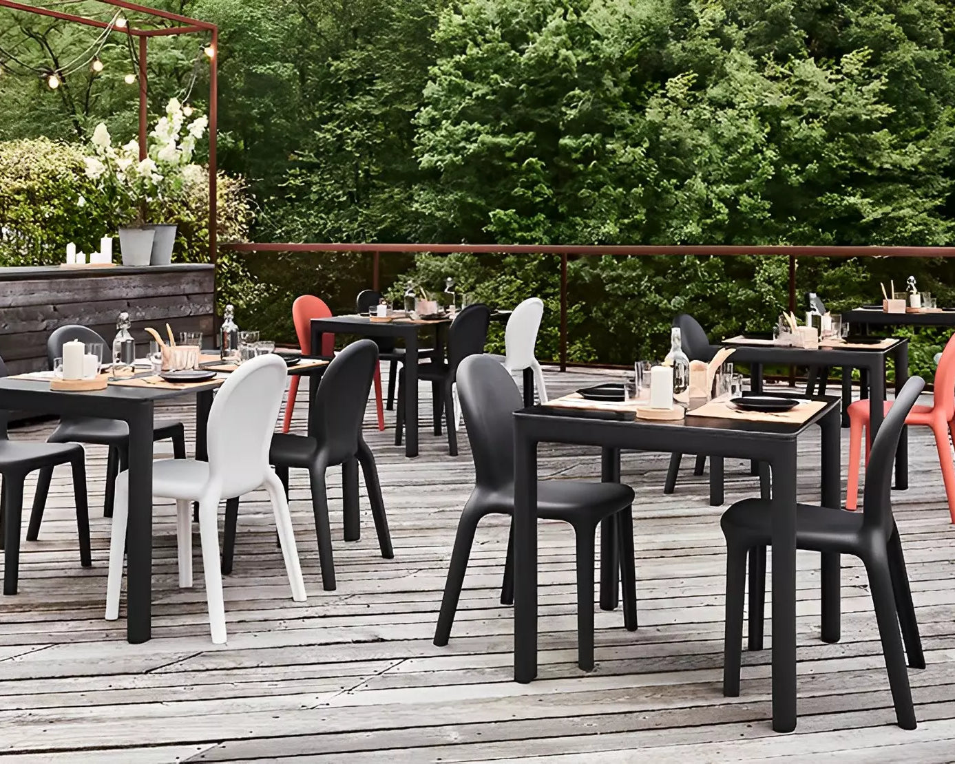 table-carree-en-plastique