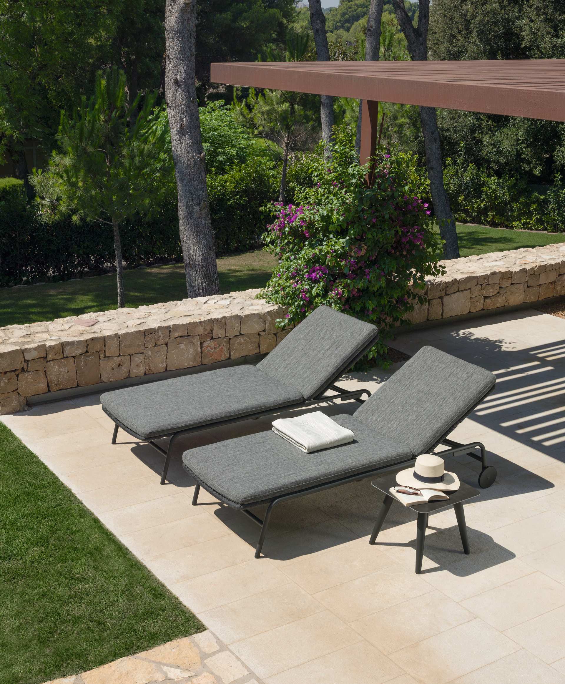 Table_Basse_Grise_Exterieur_italie