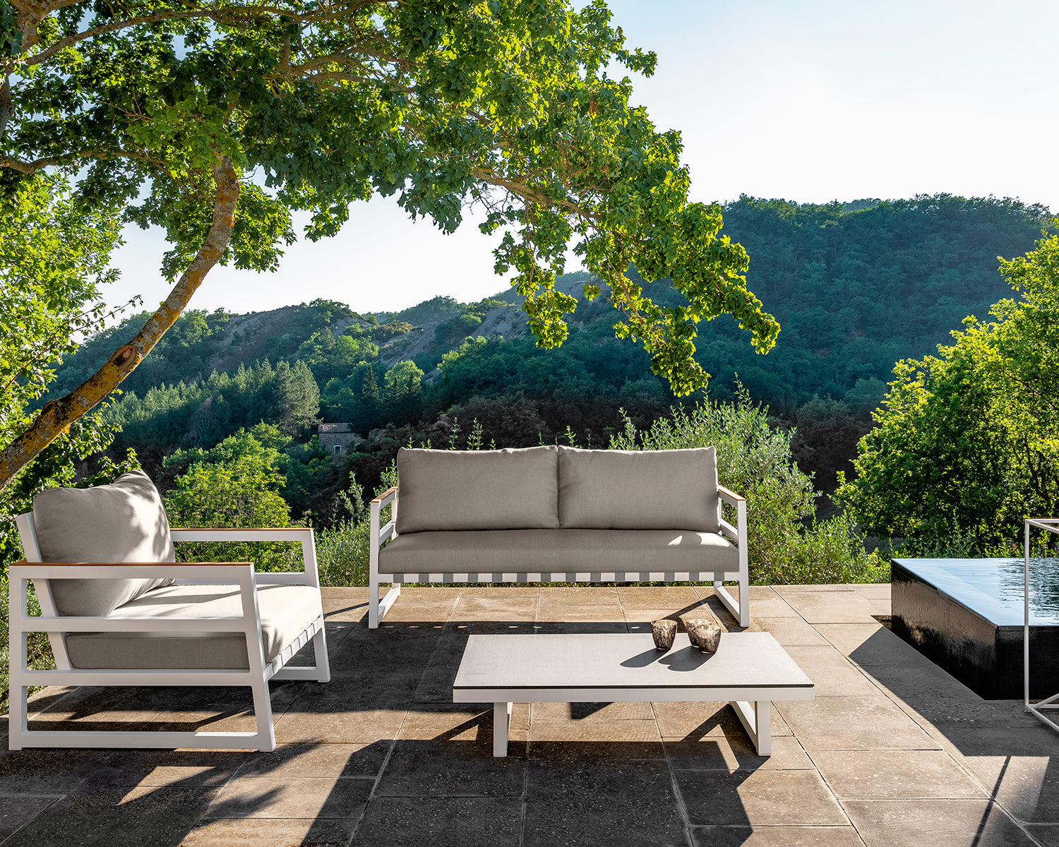 Table_Basse_Haut_Gamme_pierre_exterieur