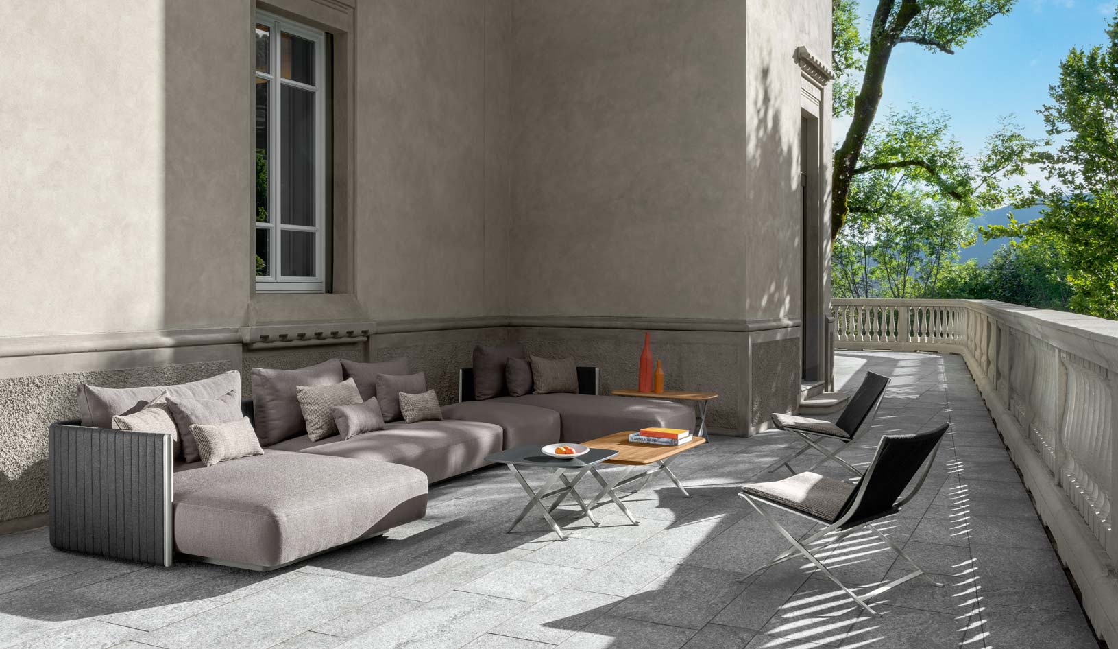 Table_Basse_Pied_Croise_jardin_pas_cher