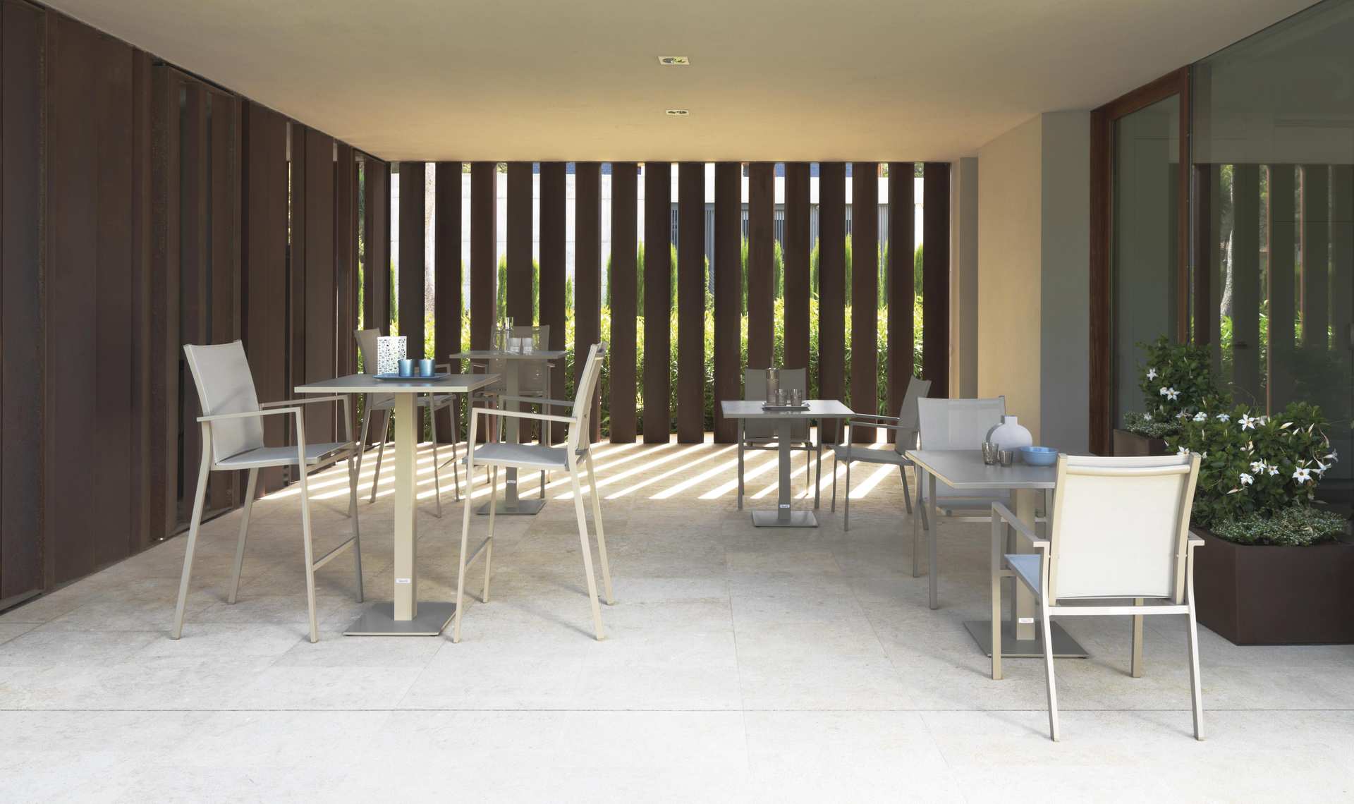 Table_Bistrot_Carree_70X70_jardin