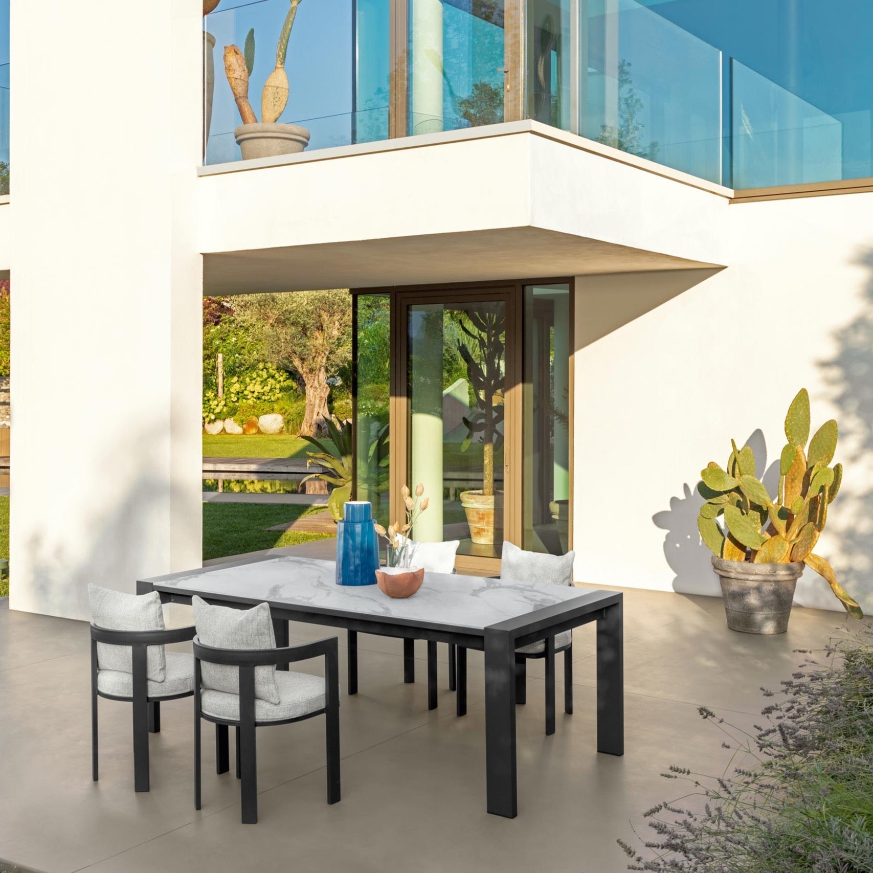 Table_Chaises_exterieur_Aluminium_8_personnes