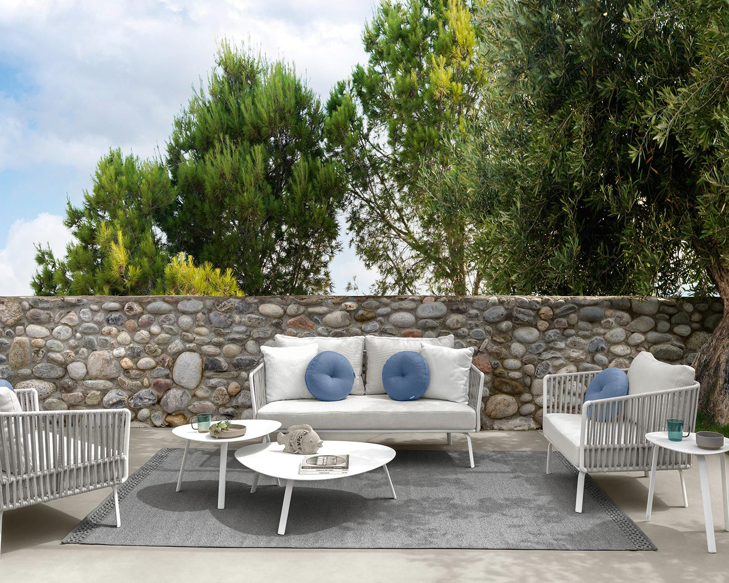 Table_appoint_Triangle_Arrondi