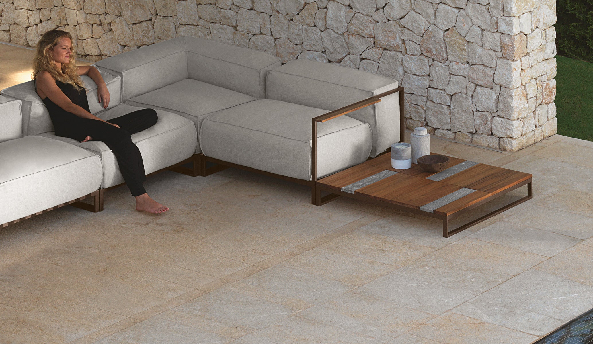 Table_cafe_Bois_et_Inox_jardin_exterieur