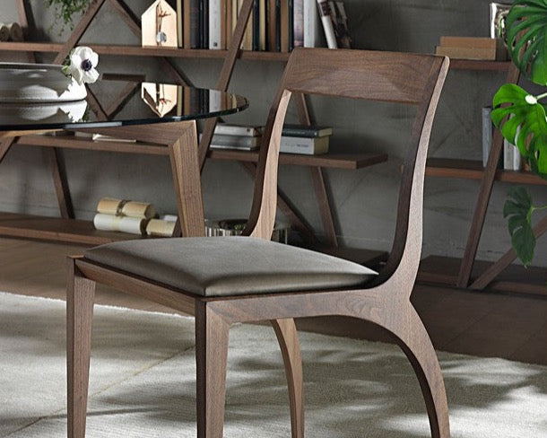 chaise_interieur_bois_courbe