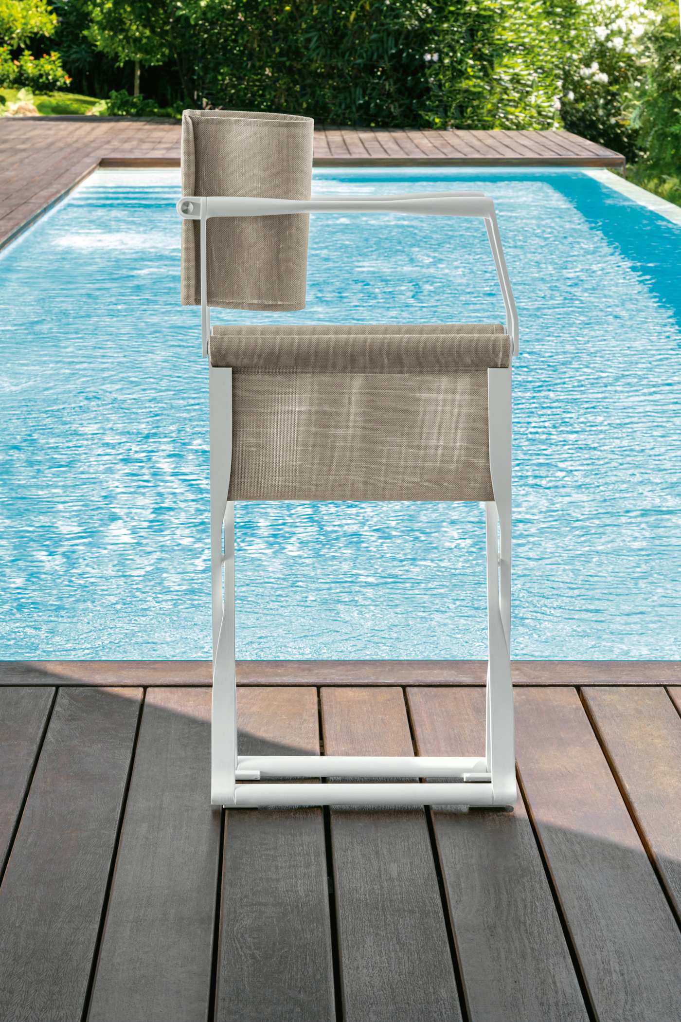 chaise_jardin_pied_croise