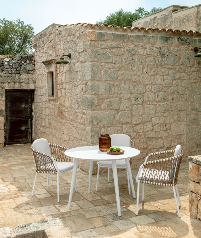 chaise_jaridn_blanche_moderne