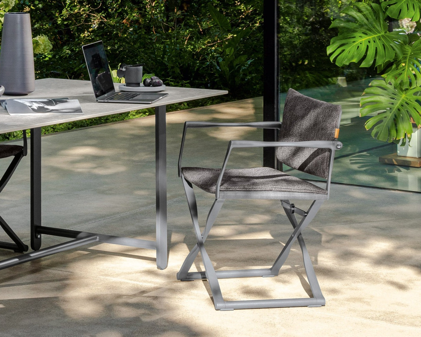 chaise_pied_croise