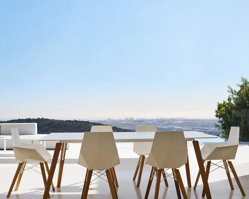 table-jardin-exterieur-bois-blanc