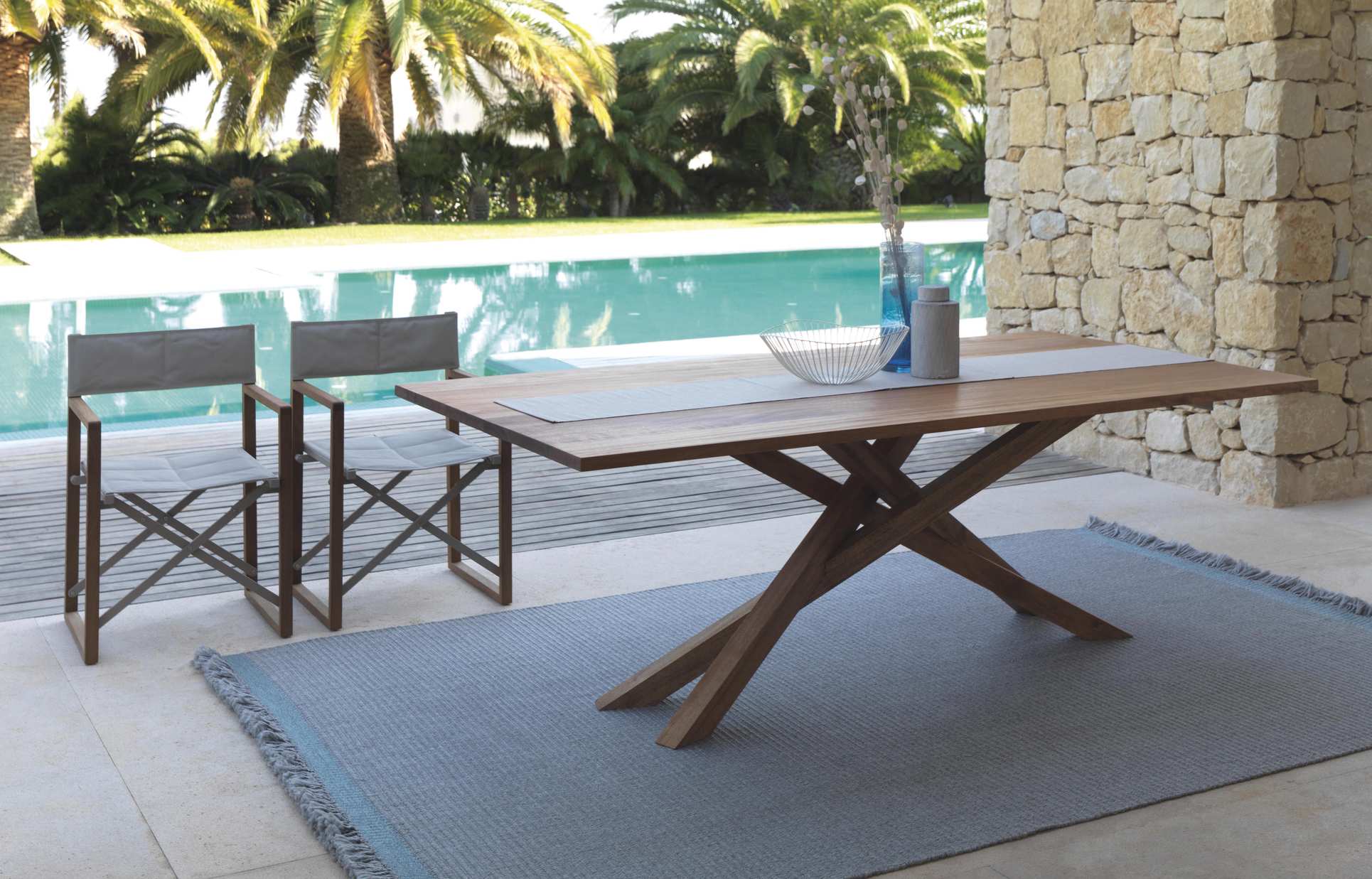 table_bois_pied_croise_exterieur
