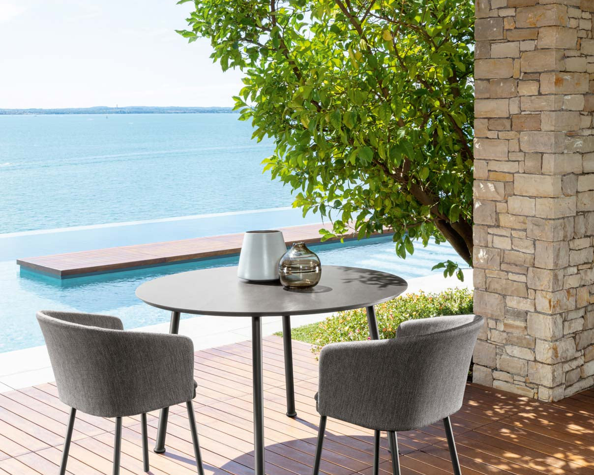 table_ronde_noir_exterieur