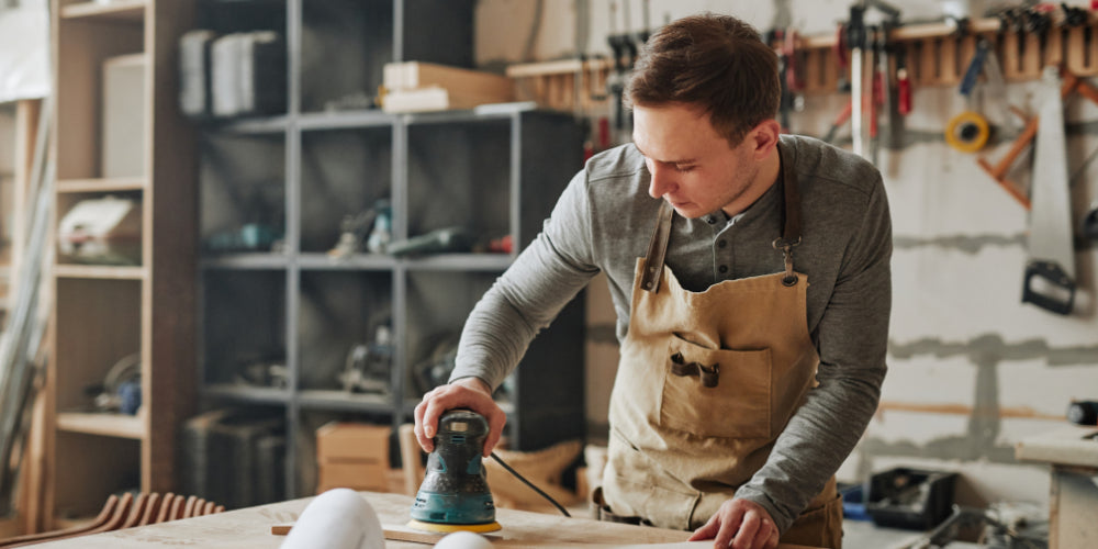 Comment Poncer Une Table Ancienne En Bois ?