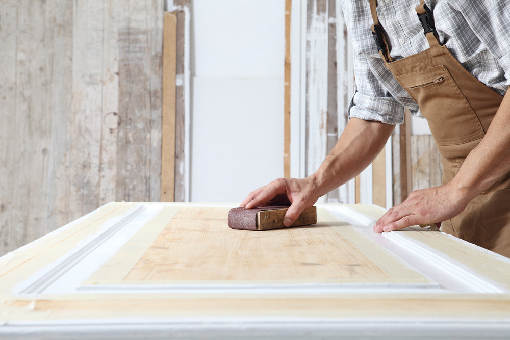 Comment Poncer Une Table En Bois Avec Marqueterie ?