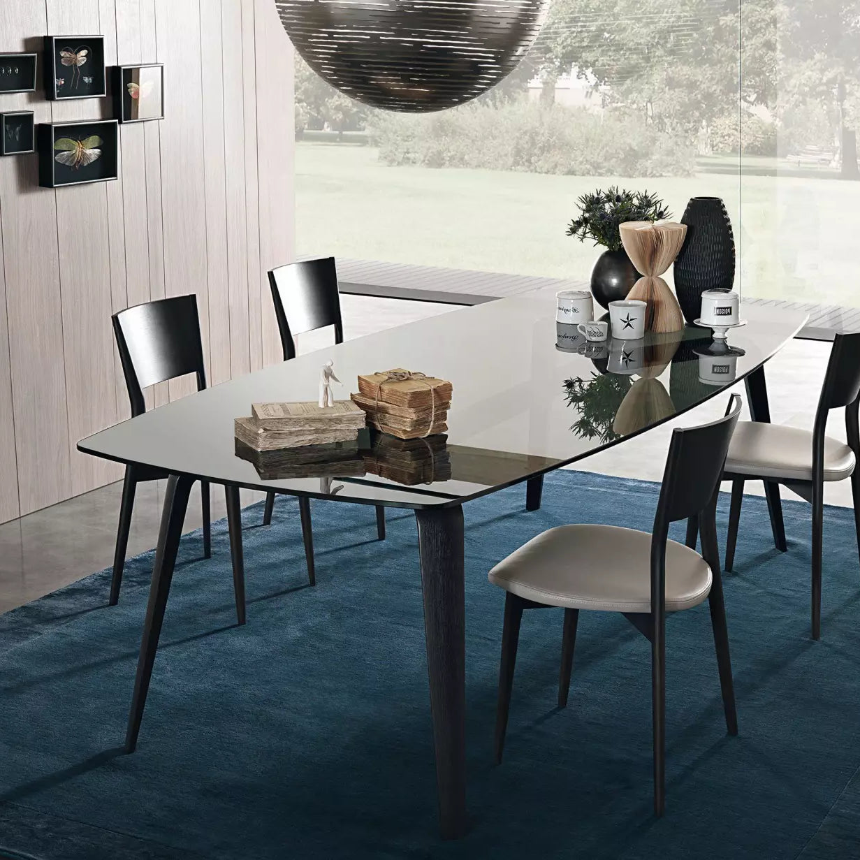 Table-Repas-Verre-Fume-Noir-Design-interieur-italien